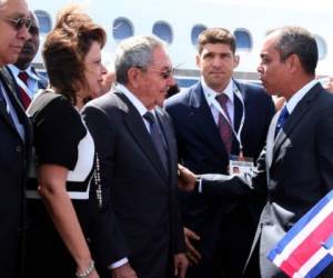 Esta es la primera vez que Costa Rica recibe a uno de los dos hermanos Castro como presidente. (Foto: AFP)