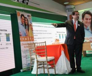 El Dr. Luis Rivas, CEO y Director de Banpro Grupo Promerica, lanzó oficialmente PayPhone, el novedoso sistema de pago electrónico introducido en Nicaragua. Foto cortesía Comunicaciones Banpro.