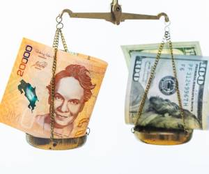 Consejos para sobrevivir al sube y baja del tipo de cambio en Costa Rica