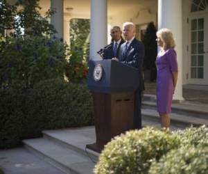 Biden urgió a demócratas y republicanos a 'terminar con la política de división partidaria que está desgarrando al país', pues ello 'es de espíritu miserable y mezquino y se ha prolongado por demasiado tiempo'. (Foto: AFP).