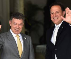 Los presidentes de Colombia (Juan Manuel Santos) y Panamá (Juan Carlos Varela), en una reciente cumbre. (Foto: Archivo).