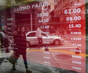 A broker looks at a screen at the Buenos Aires Stock Exchange in the financial district of Buenos Aires on August 20, 2019 after Argentina's President Mauricio Macri swore Hernan Lacunza in as the country's new economy minister. - Lacunza made stabilizing the country's battered currency his top priority Tuesday, while still pledging to meet commitments made to the International Monetary Fund, which is sending a team to Buenos Aires. (Photo by Juan MABROMATA / AFP)