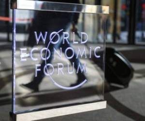 A man enters the World Economic Forum on the closing day of the forum, on January 20, 2017 in Davos. / AFP PHOTO / FABRICE COFFRINI