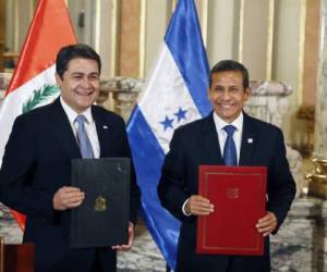 El presidente de Honduras, Juan Orlando Hernández, y el presidente de Perú, Ollanta Humala. (Foto: laprensa.hn).