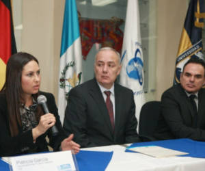 Patricia García, de la Agencia Alemana de Cooperación Internacional, durante la firma del convenio. Foto: AGN