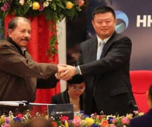 Daniel Ortega, presidente de Nicaragua y Wang Jin, presidente de HKND, empresa concesionaria del canal. (Foto: AFP).