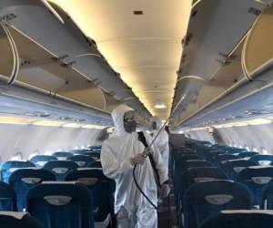 Las aerolíneas podrían perder hasta US$113.000 millones en ingresos en 2020 debido al impacto del nuevo coronavirus, estimó este jueves la Asociación Internacional del Transporte Aéreo. Foto Nhac NGUYEN / AFP