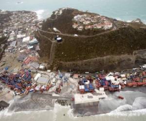 Foto aérea de los daños del huracán Irma en Sint Maarten. AFP