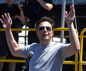 SpaceX, Tesla and The Boring Company founder Elon Musk speaks at the 2018 SpaceX Hyperloop Pod Competition, in Hawthorne, California on July 22, 2018.Students from colleges and universities from the US and around the world are taking part in testing their pods on a 1.25 kilometer-long (0.75-mile) tubular test track at the SpaceX headquarters. / AFP PHOTO / Robyn Beck