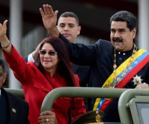 Nicolás Maduro junto a su esposa Cilia Flores durante un desfile militar en Caracas.