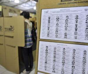 El TSE, máxima autoridad electoral, ha pedido 'paciencia y comprensión' ante el retraso en los resultados de los comicios legislativos, municipales y al Parlacen. (Foto: AFP).