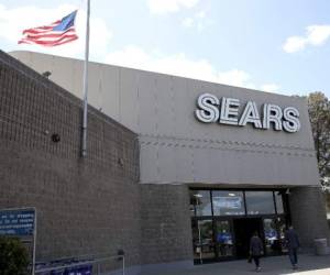RICHMOND, CA - MAY 31: Customers enter a Sears store on May 31, 2018 in Richmond, California. Sears Holdings Corp. annouced plans to close 72 unprofitable stores after 26 quarters of declining profits and an over 12 percent drop in the most recent quarterly earnings. Justin Sullivan/Getty Images/AFP
