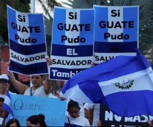 'Queremos CICIES, queremos CICIES, (Comisión Internacional Contra la Impunidad de El Salvador, similar a la de Guatemala)', coreaban los manifestantes con camisetas blancas, para iniciar una cruzada contra cualquier acto de corrupción.