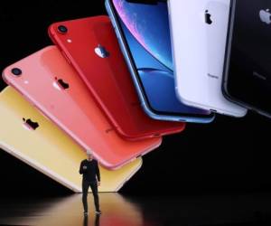 Apple presentó este martes su nuevo teléfono inteligente, el iPhone 11, equipado con una doble cámara y un nuevo procesador, durante su gran evento anual en su sede en Cupertino, California. /AFP