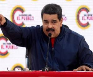 Venezuelan President Nicolas Maduro delivers a speech during the swearing in of the the members of the campaign command for the constituent assembly, in Caracas on May 29, 2017.Maduro has launched steps to set up a constituent assembly which the opposition says he plans to stack in his favor. His political opponents vowed earlier to step up protests over his plan to reform the constitution, which they say is a bid to cling to power. / AFP PHOTO / FEDERICO PARRA