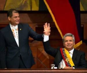 Lenín Moreno es presidente de Ecuador desde mayo y recibió el relevo de manos del expresidente Rafael Correa. Antiguos aliados, ahora se enfrentan en medio de señalamientos de malos manejos y corrupción. Moreno incluso fue vicepresidente de Correa.