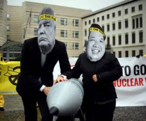 Activistas protestaron en Alemania contra el incremento del tono bélico entre Corea del Norte y EEUU.