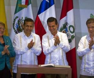 Presidentes Bachelet (Chile), Humala (Perú), Peña Nieto (México) y Santos (Colombia). (Foto: AFP)
