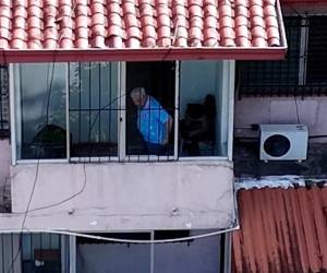 <i>Este fotograma de un vídeo obtenido por la AFP muestra al expresidente panameño Ricardo Martinelli dentro de la embajada de Nicaragua en la ciudad de Panamá, el 7 de febrero de 2024. FOTO MAURICIO VALENZUELA/AFP</i>
