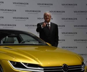 Martin Winterkorn, chairman of German car maker Volkswagen (VW), poses next to a VW Sport Coupe Concept GTE car prior to his comany's annual press conference on March 12, 2015 in Berlin. AFP PHOTO / TOBIAS SCHWARZ (Photo by TOBIAS SCHWARZ / AFP)