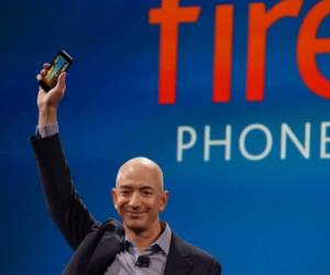 El móvil del director ejecutivo de Amazon, Jeff Bezos, fue probablemente pirateado por un programa oculto en un mensaje del príncipe heredero saudí, Mohamed bin Salmán, según un análisis publicado este miércoles.