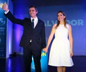 Carlos Calleja lanzó su plataforma 'Nueva visión de país', en donde confirmó su intención de entrar en el proceso de elecciones internas del partido ARENA para la candidatura presidencial de 2019-2024. En el evento le acompañó su esposa Andrea.