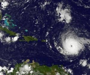 El huracán Irma alcanzó esta madrugada la categoría 5 y es calificado como 'extremadamente peligroso'. Debido a su mangnitud ha encendido las alertas en todo el Caribe.