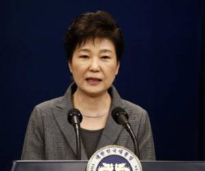 (FILES) This file photo taken on November 29, 2016 shows South Korea's President Park Geun-Hye speaks during an address to the nation, at the presidential Blue House in Seoul.South Korean President Park Geun-Hye was fired by the country's top court on March 10, 2017, as it upheld her impeachment by parliament over a wide-ranging corruption scandal. / AFP PHOTO / AFP PHOTO AND POOL / JEON HEON-KYUN
