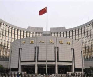 Este viernes, el Banco Central de China tranquilizó a los mercados al establecer la tasa de cotización del yuan frente al dólar en un nivel levemente superior a la de la jornada anterior. Con todo, la moneda china acumuló una caída de 5% en tres días.