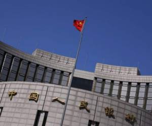 El Banco Popular de China busca evitar mayor deterioro de la economía. Este mismo lunes, la Bolsa de Shanghái llegó a perder más de 4%. (Foto: Archivo)