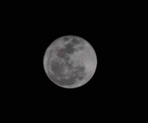 La Luna llena del 3 de diciembre de 2017 vista desde Antiguo Cuscatlán, El Salvador.
