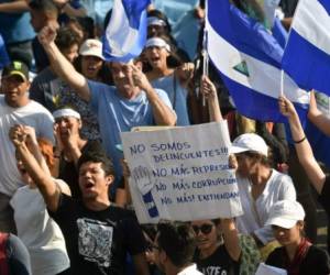 Students march during a protest against the government of President Daniel Ortega, in Managua, on April 25, 2018.A week of brutally repressed anti-government protests in Nicaragua has killed at least 34 people, a leading rights group in the country said Wednesday. The protests were triggered by pension reforms that President Daniel Ortega ended up withdrawing amid mounting condemnation of the harsh police tactics against the demonstrators. / AFP PHOTO / RODRIGO ARANGUA