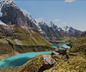 <i>Perú ofrece destinos de playa, desierto, montaña, selva y valle, según el sitio oficial de la promoción del país como destino turístico. FOTO Cordillera Huayhuash / Fotos web Peru.travel</i>