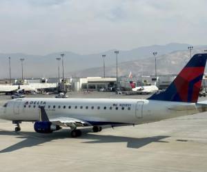 A Delta Airlines plane is seen at the gate at Salt Lake City International Airport (SLC), Utah, on October 5, 2020. (Photo by Daniel SLIM / AFP)