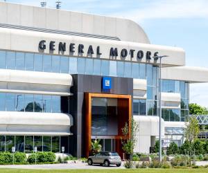 GM suspende las ventas de nuevas camionetas por un problema de software