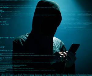 <i>Los atacantes logran que Grok, al responder preguntas sobre videos promocionados, replique enlaces maliciosos y los difunda desde su cuenta verificada, dando apariencia de legitimidad. Foto de iStock</i> <i>Los atacantes logran que Grok, al responder preguntas sobre videos promocionados, replique enlaces maliciosos y los difunda desde su cuenta verificada, dando apariencia de legitimidad. Foto de iStock</i>