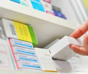 Cajas del medicamento para la acidez estomacal Zantac se muestran en una tienda de Rite Aid, el lunes 30 de septiembre de 2019, en Nueva York. (AP Foto/Mark Lennihan)