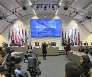 Una imagen de la última reunión ordinaria de la OPEP, el pasado 27 de noviembre en Viena. (Foto: AFP)