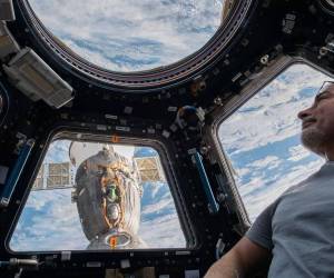 Astronauta de la NASA regresa a la Tierra y rompe récord en EEUU