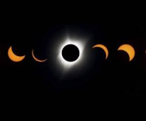Una imagen compuesta del 'Gran eclipse americano' tomada en el Lowell Observatory Solar Eclipse Experience en Madras, Oregon. Foto AFP.