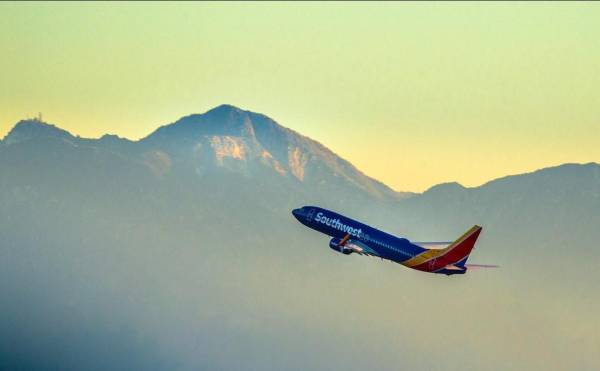 Los asistentes de vuelo de Southwest obtendrían aumentos salariales del 36%
