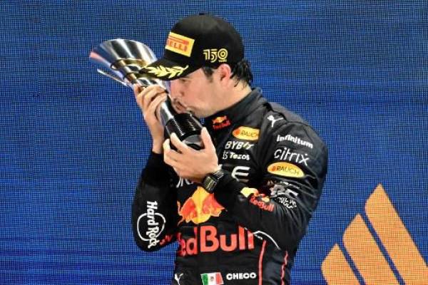 Mexicano ‘Checo’ Pérez triunfa en el Gran Premio de Singapur