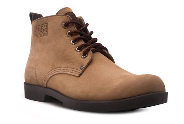 <i>'El Burro' es un estilo que nació pensado en el trabajador. Un calzado duradero, pero asequible que se lanzó a un precio de siete colones salvadoreño (menos de US$1 al cambio actual). FOTO REFERENCIA</i>