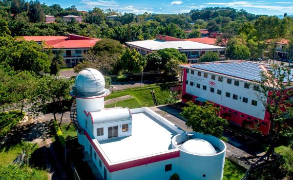 La UDB tiene un modelo educativo que se centra en el alumno. La institución cuenta con tres importantes campus: Soyapango, Antiguo Cuscatlán y UDB Virtual. Foto: E&amp;N.