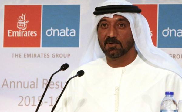 <i>El director ejecutivo de los Emiratos, el jeque Ahmed bin Saeed al-Maktoum, da una conferencia de prensa en Dubai. FOTO MARWAN NAAMANI / AFP</i>