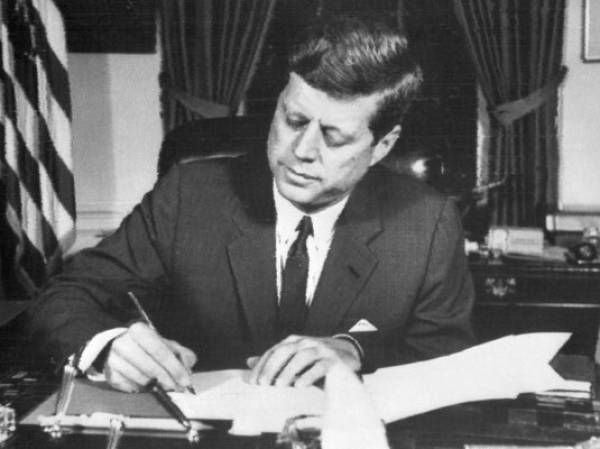 Foto de archivo del presidente de EEUU John Fitzgerald Kennedy, durante la Crisis de los Misiles de Cuba.