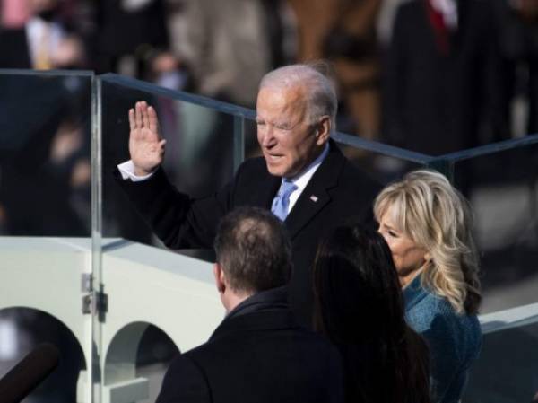 WASHINGTON, DC - 20 DE ENERO: El presidente electo de Estados Unidos, Joe Biden, prestará juramento en el frente oeste del Capitolio de los Estados Unidos el 20 de enero de 2021 en Washington, DC. Durante la ceremonia de inauguración de hoy, Joe Biden se convierte en el 46º presidente de los Estados Unidos. Caroline Brehman-Pool / Getty Images / AFP