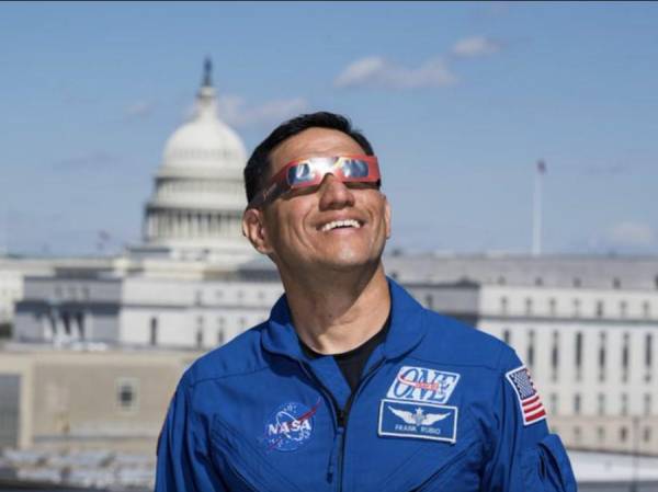 <i>Frank Rubio es el astronauta estadounidense con más tiempo en el espacio. Busca inspirar a los jóvenes con su historia. FOTO NASA. </i>