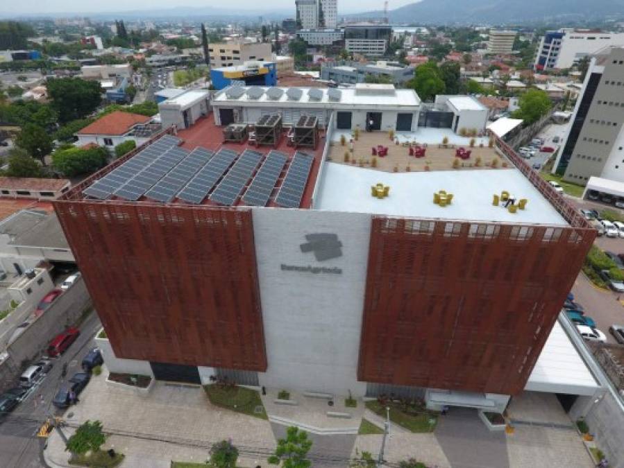 El Salvador: Banca destinada a inversiones y receptora de remesas
