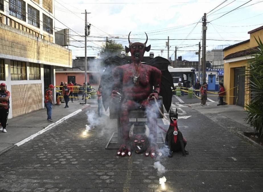 'La quema del Diablo', una tradición en Guatemala